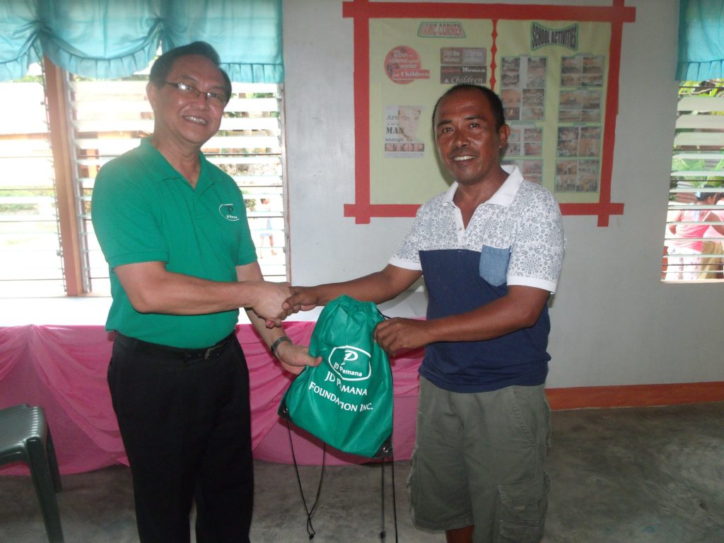 Mr. Dan delos Reyes turnsover school supplies forthe Daycare students to Mr. Eliud Suan, Barangay Captain of Brgy. Sawang